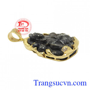 Phật Bà Quan Âm tượng trưng cho sự may mắn, lạc quan, vui vẻ và loại bỏ điềm xui cho chủ nhân