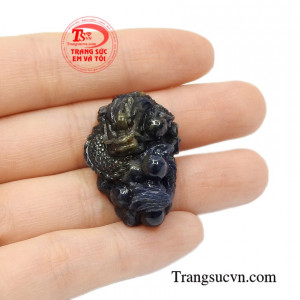 Mặt rồng saphir chất lượng đẹp mắt.