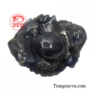 Mặt rồng saphir may mắn phù hợp cho người mệnh Thủy và Mộc.