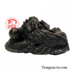 Hình tượng rồng cũng tượng trưng cho địa vị, quyền thế do vậy mang sản phẩm này bên mình người dùng có thể gặp nhiều may mắn hơn trong công việc.