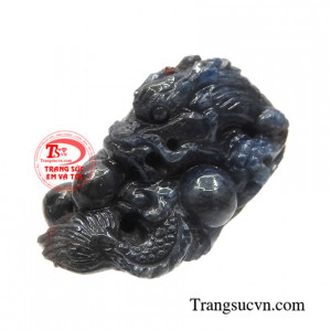 Vì vậy nhiều người sử dụng rồng làm mặt dây chuyền đeo bên mình với mong muốn gặp nhiều may mắn và bình an trong cuộc sống
