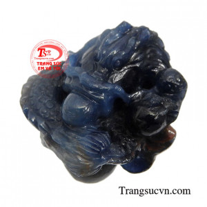 Theo phong thuỷ rồng còn là hình ảnh tượng trưng cho sự thịnh vượng may mắn đồng thời có tác dụng trừ tà, hóa giải khí xấu nên người ta thường thích sử dụng hình tượng rồng làm mặt dây chuyền đeo bên mình