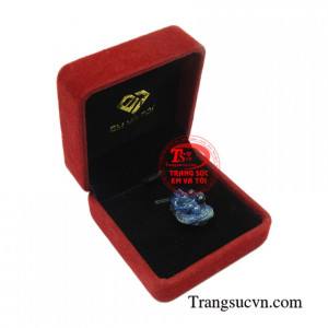 Mặt sapphire rồng thịnh vượng là món quà tặng tuyệt vời cho người bạn yêu thương