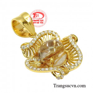 Chiếc mặt dây này mang đến vẻ quý phái và đầy thanh tú đến cho nữ giới.