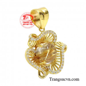 Sản phẩm hiện đang là món trang sức mới được nhiều người ưa chuộng.