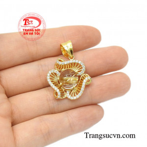 Mặt thạch anh tóc thanh lịch tinh tế.