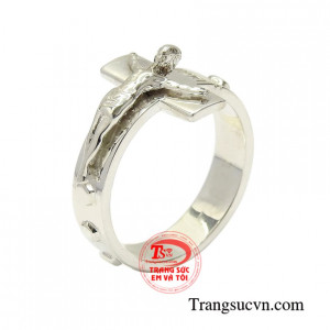 Nhẫn bạc jesus cá tính được chế tác từ chất liệu bạc 92.5 tinh tế, sáng bóng.
