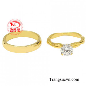 Nhẫn cưới là minh chứng của một tình yêu sâu sắc, ghi dấu niềm hạnh phúc khi bước sang giai đoạn mới của tình yêu.