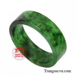 Sản phẩm mang đến vẻ sang trọng mà lại rất hợp phong thủy cho người đeo.