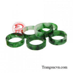 Nhẫn Jadeite thiên nhiên chất lượng.