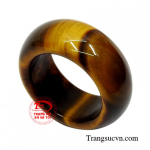 Chiếc nhẫn này sẽ khiến cho nam giới trông thật mạnh mẽ và thời trang.