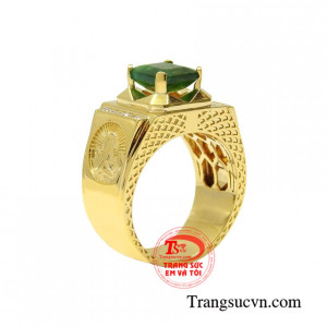 Nhẫn nam phong cách ấn tượng được chế tác độc đáo các họa tiết mới lạ tạo nét nổi bật cho sản phẩm.