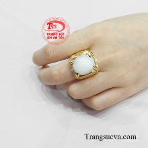 Nhẫn nam saphir mạnh mẽ tinh tế.