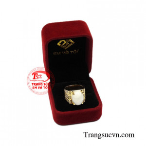 Nhẫn nam saphir thời trang tinh tế.