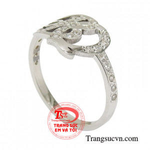 Chiếc nhẫn này cũng phù hợp với nhiều kiểu trang phục được nhiều khách hàng yêu thích.