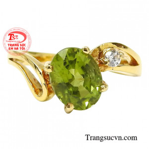 Chiếc nhẫn này sẽ giúp các quý cô tôn lên vẻ duyên dáng và nổi bật hơn trước đám đông.