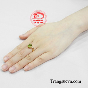 Nhẫn nữ vàng đẹp tinh tế.