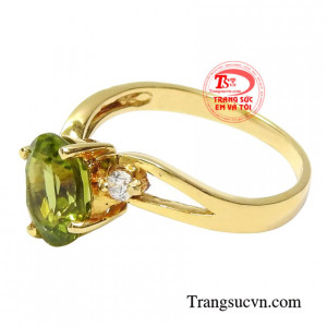 Không chỉ để làm đẹp chiếc nhẫn còn đem lại nhiều lợi ích trong phong thủy, giúp người dùng có thể bình tĩnh, đem lại sự ôn hòa, xua tan nỗi sợ hãi.