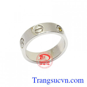 Sản phẩm này các cô gái có thể kết hợp với nhiều kiểu trang phục mà mình thích.