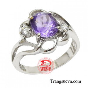 Nhẫn thạch anh tím chất lượng.