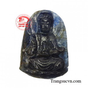 Phật Bà Quan Âm sapphire an nhiên chạm khắc tinh xảo, sắc nét, phù hợp làm mặt dây chuyền đeo thời trang và phong thuỷ