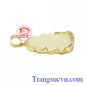 Sản phẩm được nhiều người kết hợp với các loại dây chuyền vừa có tác dụng phong thuỷ vừa hợp thời trang và phong cách bản thân