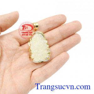 Phật Quan Âm Sapphire Hiền Từ chất lượng đá đảm bảo, màu sắc tươi sáng