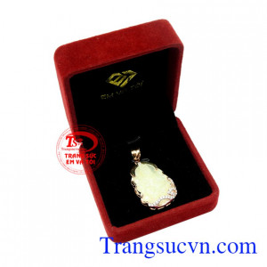 Mặt Phật Quan Âm sapphire là món quà đặc biệt ý nghĩa cho người bạn yêu thương