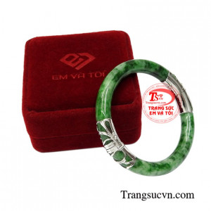 Vòng ngọc bọc vàng trắng đẹp quý phái.