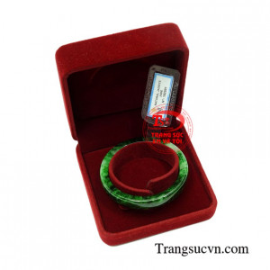 Vòng ngọc cẩm thạch hưng thịnh đẹp mắt.