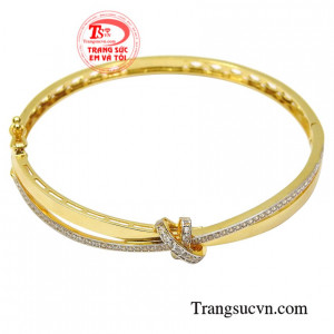 Vòng tay nữ thanh lịch chất lượng nhận đặt chế tác theo yêu cầu.