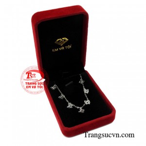 Chiếc lắc chân vàng trắng may mắn chất lượng.