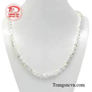 Dây chuyền bạc nam thời thượng sự lựa chọn hoàn hảo cho những ai theo phong cách mạnh mẽ, khỏe khoắn.