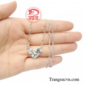 Dây chuyền bạc topaz nữ tính tinh tế.