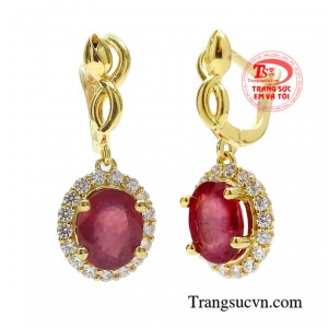 Đôi bông tai này chính là sự lựa chọn hoàn hảo để kết hợp cùng những bộ đầm quý phái tạo nét thu hút cho các quý cô.