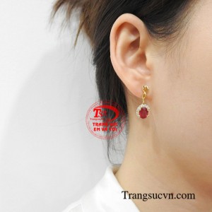 Hoa tai ruby thanh lịch