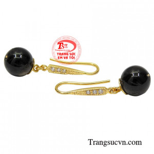 Do vậy đôi hoa tai này hiện đang là sản phẩm được rất nhiều các quý cô yêu thích.