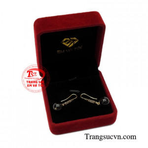 Hoa tai saphir độc đáo tinh tế.