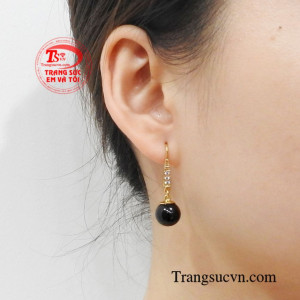 Hoa tai saphir độc đáo