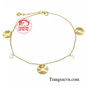 Chiếc Lắc chân may mắn vàng đảm bảo chất lượng vàng đảm bảo.