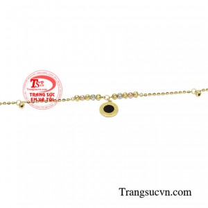 Chiếc lắc chân này giúp tôn lên nét duyên dáng, uyển chuyển cho đôi chân của các nàng.