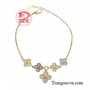 Lắc tay nữ vàng xu hướng phong cách và cá tính.