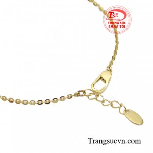 Chính vì thế các sản phẩm trang sức tạo hình cỏ bốn lá được phái đẹp vô cùng ưa chuộng.