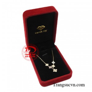 Lắc tay nữ vàng xu hướng tinh tế.