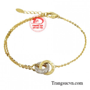 Lắc tay vàng thanh lịch được chế tác độc đáo và đầy mới lạ tạo nét thu hút cho người đeo.