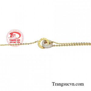 Chiếc lắc tay này sẽ là một gợi ý hay để làm quà tặng cho người con gái thân thương của bạn.
