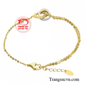 Đường nét tinh tế mang đến vẻ thanh tú mà lại vô cùng cá tính đến cho phái đẹp và là một sản phẩm không thể thiếu giúp các cô gái tỏa sáng.