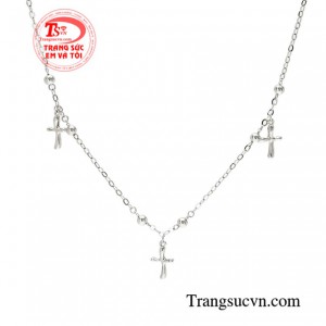 Lắc tay vàng trắng kết hợp với váy và dày nữ rất xinh và đáng yêu.