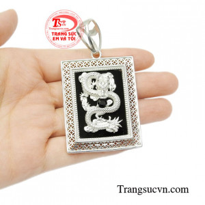 Mặt dây bạc rồng đẹp mạnh mẽ.