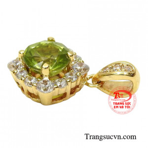 Mặt dây đá peridot tinh tế chất lượng, nhận đặt chế tác theo yêu cầu của khách hàng.